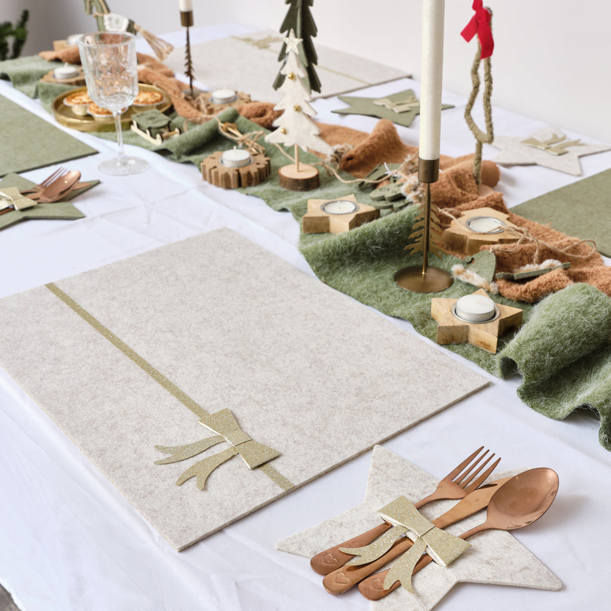 Set of 4 Beige Rectangular Felt Placemat with Champagne Gold Bow