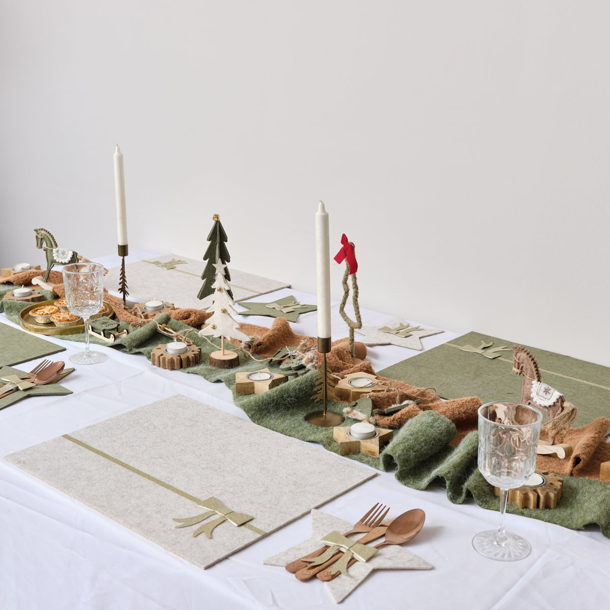 Set of 4 Beige Rectangular Felt Placemat with Champagne Gold Bow