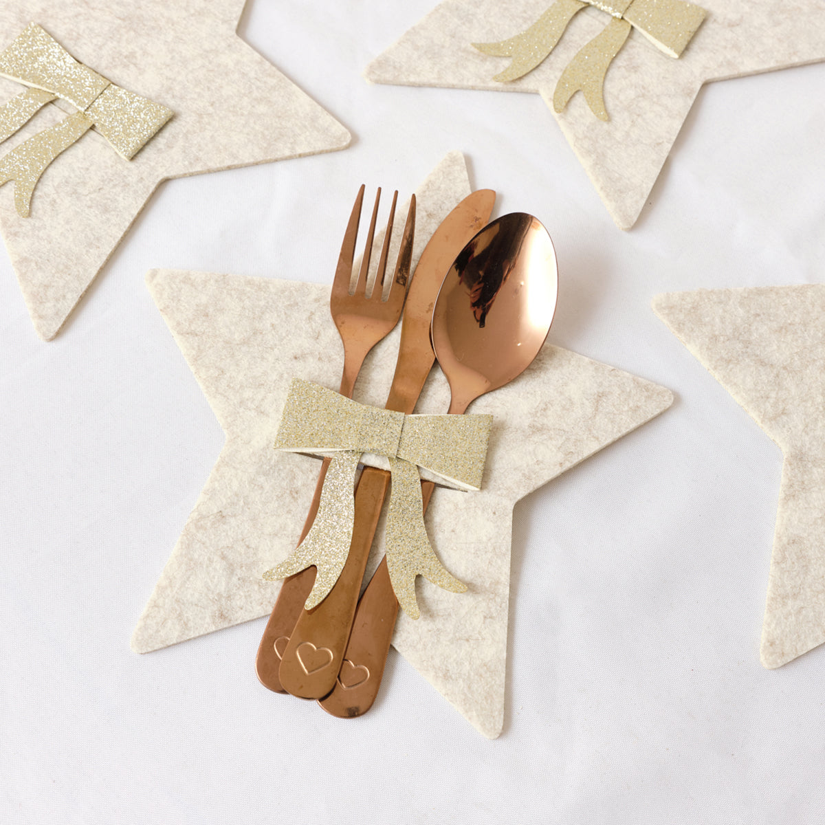 Set Of 4 Beige Star Shaped Felt Cutlery Holders with Champagne Gold Bow