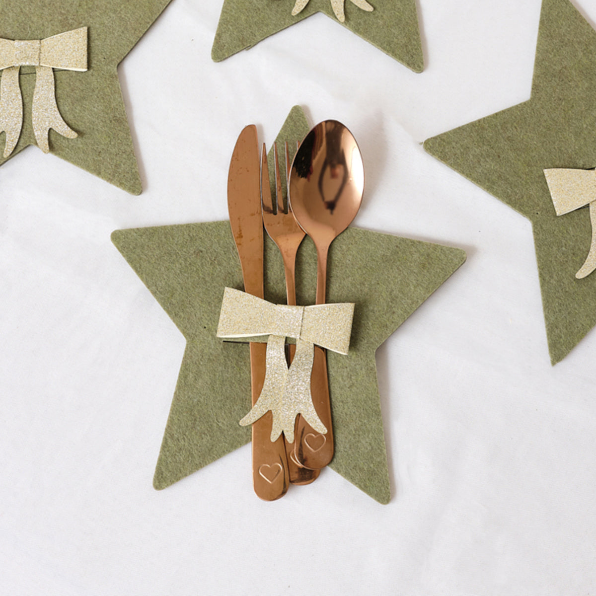 Set Of 4 Green Star Shaped Felt Cutlery Holders with Champagne Gold Bow