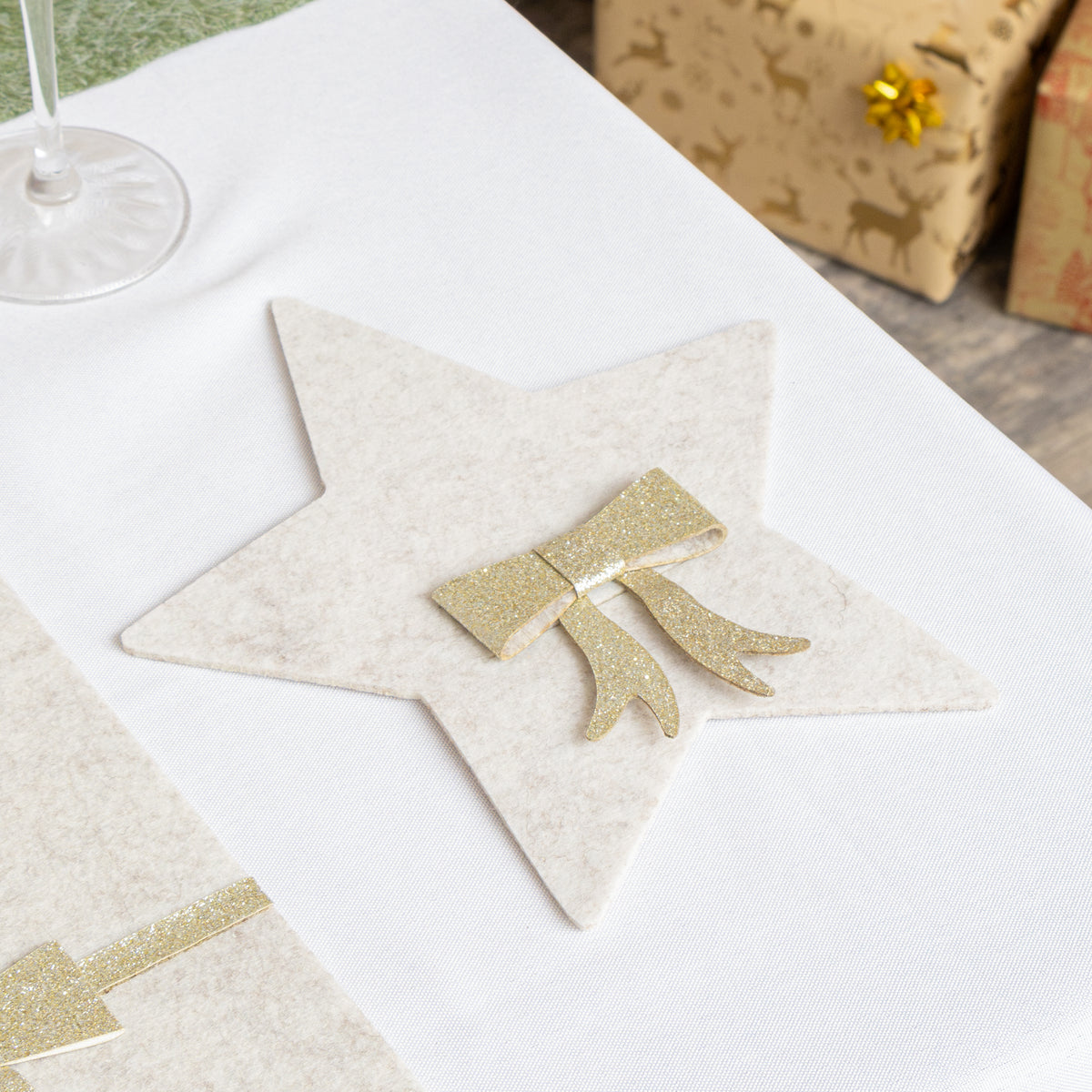 Set Of 4 Beige Star Shaped Felt Cutlery Holders with Champagne Gold Bow