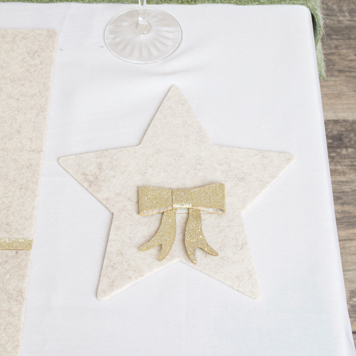 Set Of 4 Beige Star Shaped Felt Cutlery Holders with Champagne Gold Bow