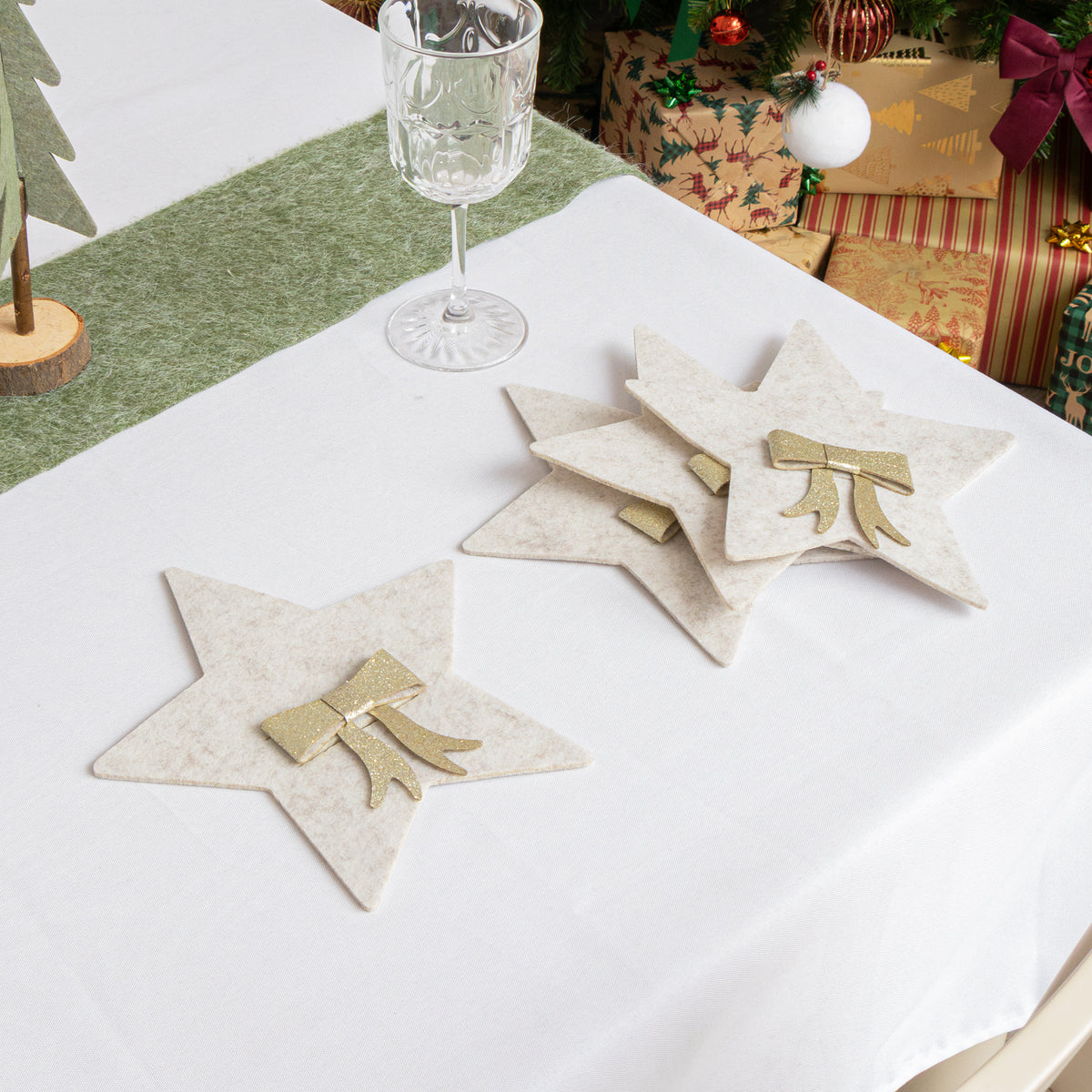 Set Of 4 Beige Star Shaped Felt Cutlery Holders with Champagne Gold Bow