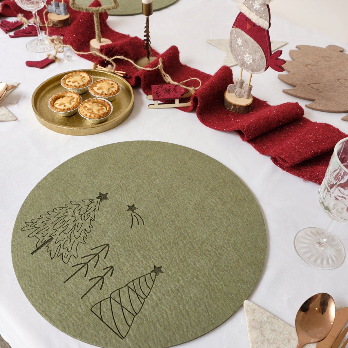 Set of 4 Green Round Felt Placemats with Tree Detail
