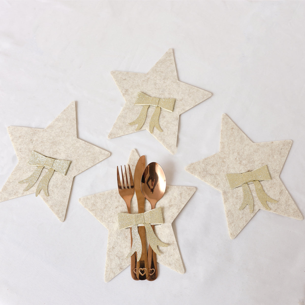 Set Of 4 Beige Star Shaped Felt Cutlery Holders with Champagne Gold Bow