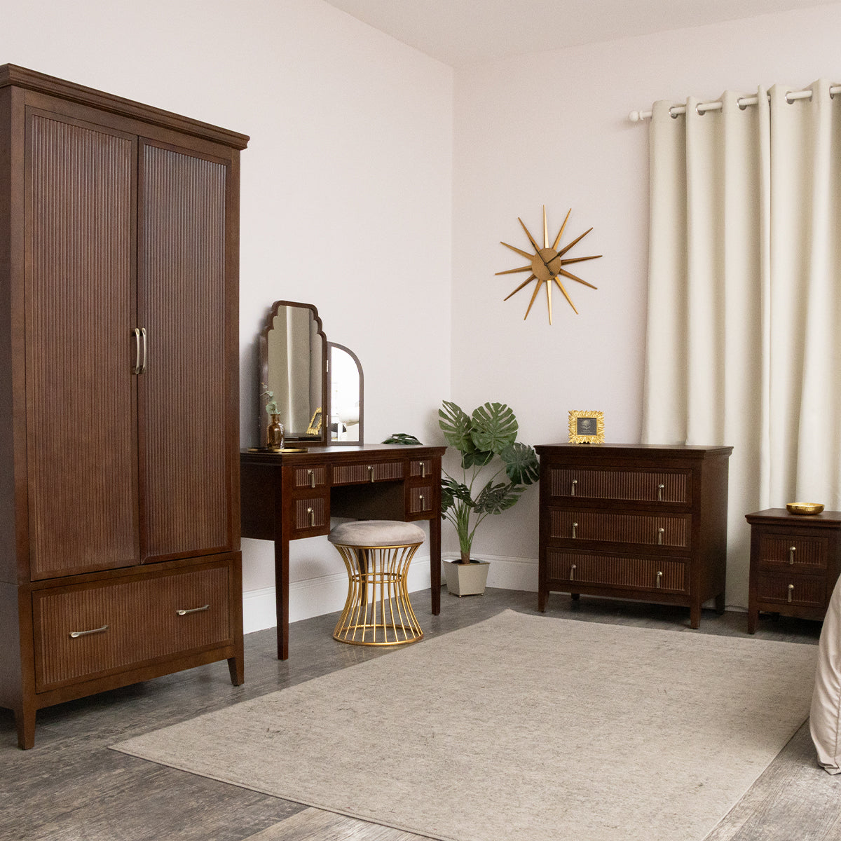 Dark Brown Wooden Reeded Dressing Table - Georgian Range