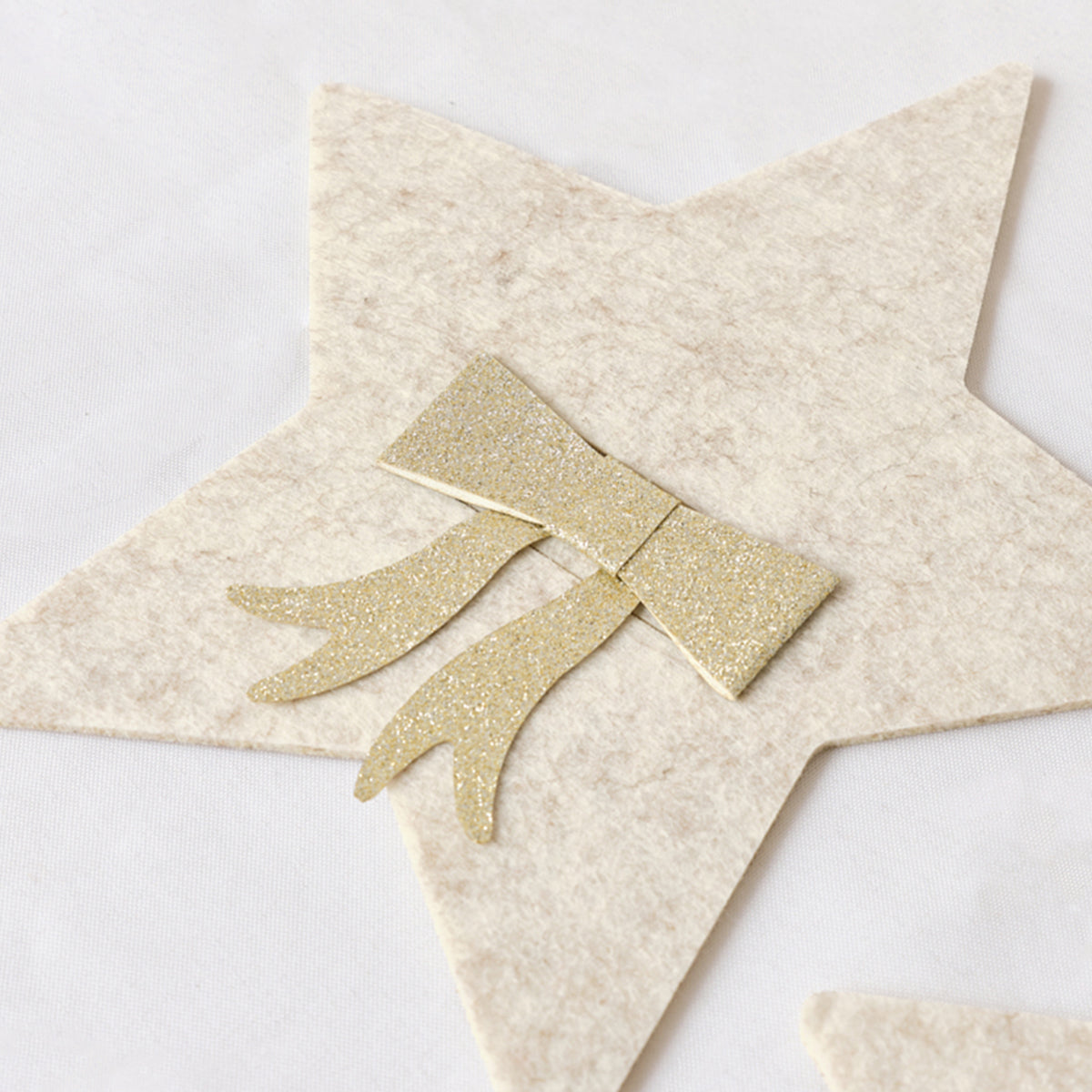 Set Of 4 Beige Star Shaped Felt Cutlery Holders with Champagne Gold Bow